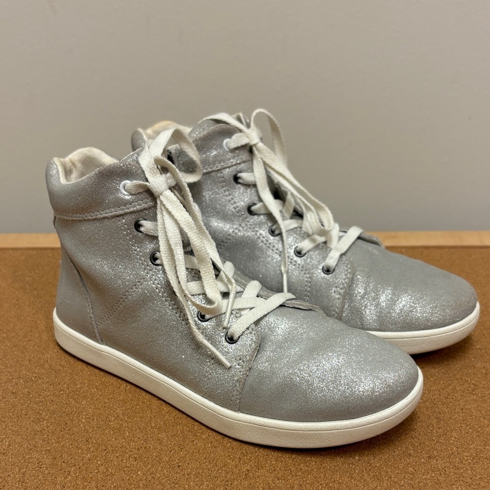 UGG Schyler Metallic Silver High Sneakers Lace Up Side Zip Shoe Girl US 4 EU 34